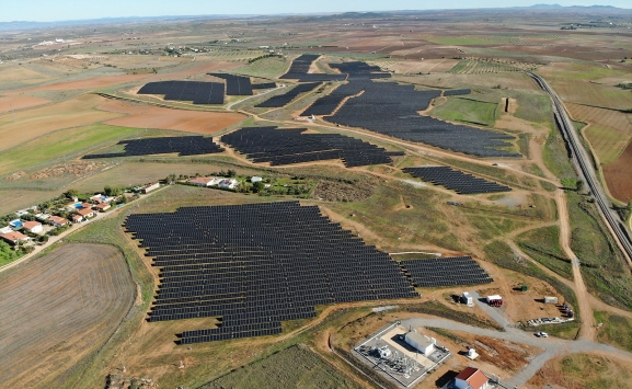Alantra y Solarig cierran la financiación de 213 M€ para su plataforma fotovoltaica de 1,9 GW