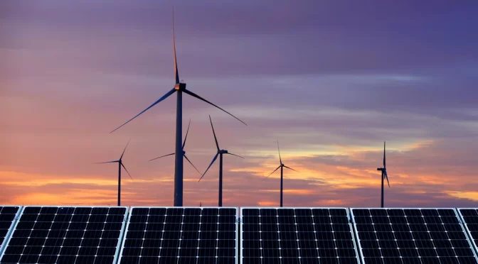 El crecimiento sin precedentes de las energías renovables mantiene vivo el sueño de triplicarlas para 2030: Heymi Bahar de la AIE