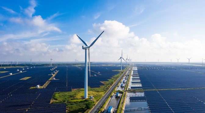 China y España se destacan como potencias mundiales en energía eólica y fotovoltaica